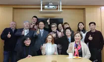 선병원 다시 찾은 해외환자들 … 감사의 마음 전해