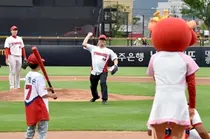화순전남대병원, 암완치자-가족 등과 프로야구 단체응원