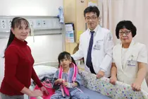 강동경희대병원, 베트남 여아 한국 초대해 인공와우수술로 희망 안겨