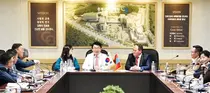 몽골 지방의회 의원 관계자 충북대병원 대거 방문