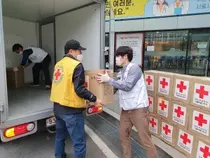 대한적십자사 서울지사, 코로나19 대응 의료진에 의료용 장갑 손소독제 전달