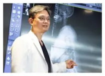 등이 굽는 고령층 요부변성 후만증 수술 후 합병증 걱정 없어