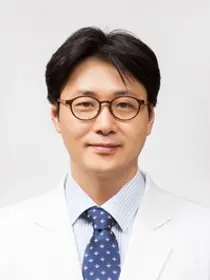 넘어지는 노인들, 10년간 고관절골절 2배 증가
