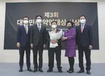 JW그룹 이종호 명예회장 '제3회 대한민국 약업대상' 수상