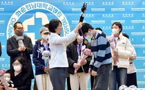 화순전남대병원, 희귀질환 이겨낸 환아들에 축하 메달 수여