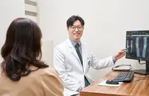 무릎 통증, 나이 탓으로만 넘기면 안 되는 이유