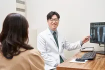 무릎 통증, 나이 탓으로만 넘기면 안 되는 이유