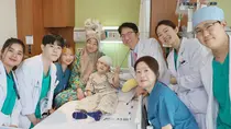 대형견 3마리에 공격 당한 키르기스스탄 아이, 한국서 재건술 받아
