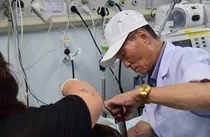 을지대병원 중환자실 이발봉사, 사랑실은 가위손 이길만씨