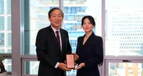 배우 이영애 의학발전 위해 세브란스에 1억원 기부