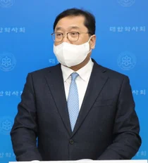 대한약사회, '비접촉식 체온계 지원' 지역사회 감염 최소화 기여 할 것
