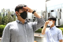 여름철 자외선 차단 위해 어떤 색깔 마스크를 쓰는게 좋을까?