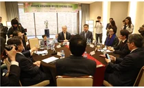 건보공단 김용익 이사장, 6개 의약단체장 만남…수가 협상 초읽기