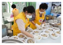적십자 서울지사, 취약계층 여름나기를 위한 삼계탕 나눔