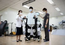 일산백병원, 뇌졸중·파킨슨병·척수손상 마비환자 로봇이 보행 돕는다
