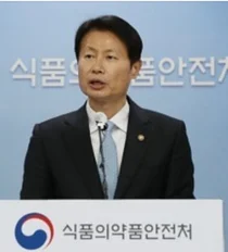 식약처, AZ백신 65세이상 접종 의사판단에 투여 결정