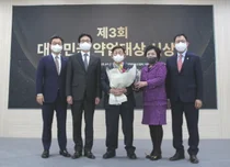 JW그룹 이종호 명예회장 '제3회 대한민국 약업대상' 수상