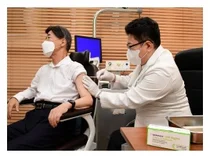 모더나, 코로나19 오미크론 대응 2가 백신 국내 첫 접종 시작