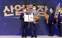 대웅제약 황정호 잡매니저, 철탑산업훈장 수훈