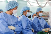  심장혈관까지 돌로 뒤덮인 대동맥판막협착증 환자 타비(TAVR) 성공