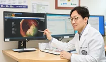배 자주 아프고 혈변까지? ‘이 질환’ 의심