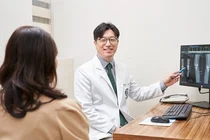 무릎 통증, 나이 탓으로만 넘기면 안 되는 이유