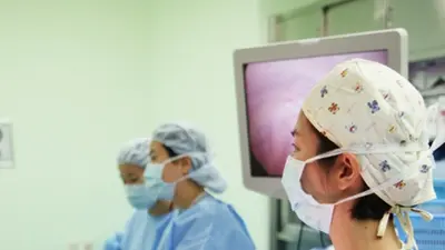 아이 사타구니에 반복되는 불룩함... 소아 탈장 의심해봐야
