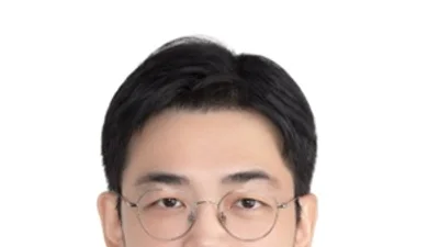 스마트폰 사용습관으로 알아보는 부모님의 눈 건강 화면 속에서 확인할 수 있는 눈 건강 이상 신호는?