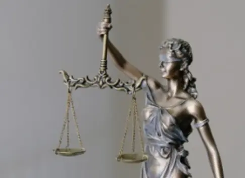 ▲정의 판단의 저울. 휴텍스제약은 복지부의 약가 강제인하 부당 소송에서 최종 승소했다.