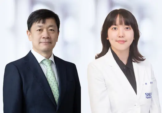 [사진 왼쪽부터] 서울대병원 소아안과 김성준 교수·주혜준 교수