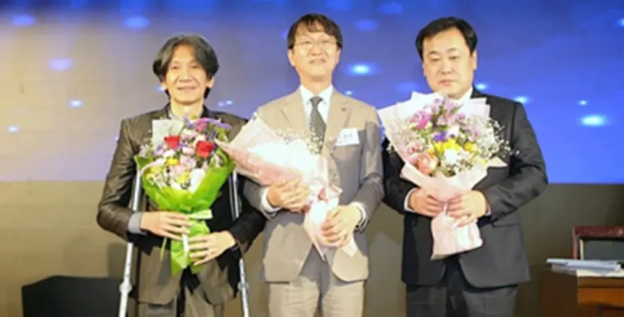 사진 : 신임 대의원총회 의장단, 왼쪽부터 이종안 부의장-석화준 의장-방대건 부의장