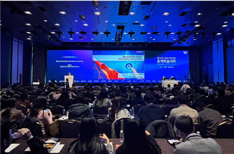 ▲14일 ‘제63차 대한비만학회 춘계학술대회’ 런천 세션에서 한양의대 홍상모 교수가 발표하고 있다.