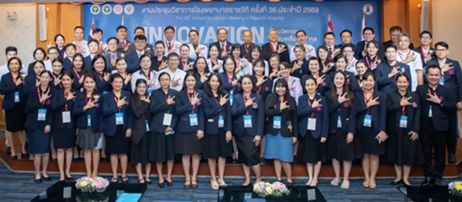 사진 : 태국 라자비티병원 제36회 연례 학술대회에서 참석자들이 기념 사진을 촬영하고 있다(맨 윗줄 왼쪽에서 세 번째 이주한 연구부원장)