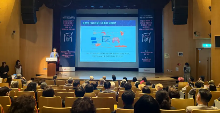 ▲JW중외제약-자궁근종선근증학회, 철결핍성 빈혈 공개 강좌. 어경진 교수 ‘철결핍성 빈혈 원인과 증상’을 주제로, 이성종 교수는 ‘철결핍성 빈혈 치료-관리’ 방법 전반적으로 소개했다.