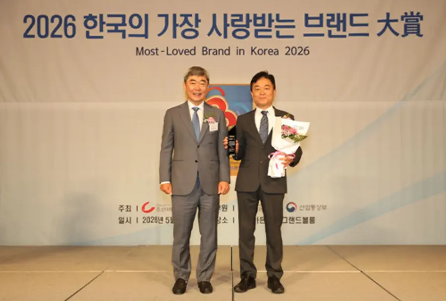 사진 : 유창조 동국대 교수 심사위원장(좌측), 이정우 GC녹십자 CHC본부 본부장