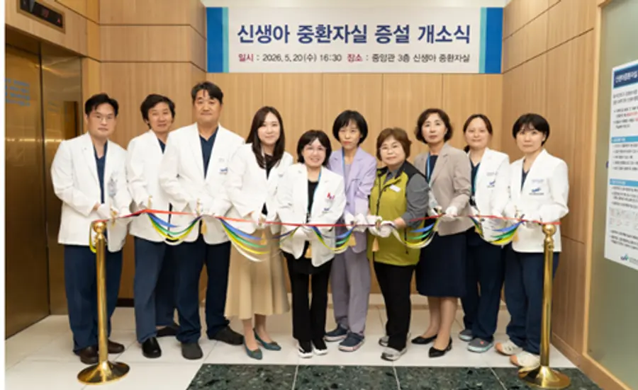 사진 왼쪽 세 번째 이재성 중앙대병원장, 네 번째 이은선 신생아 중환자실장