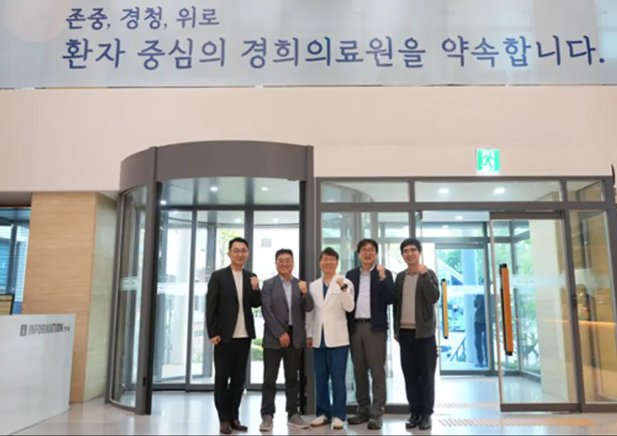 사진 : 왼쪽부터 김동석 이사((주)제이씨에프테크놀로지), 김진명 대표((주)제이씨에프테크놀로지), 경희대병원 소아청소년과 최용성 교수, 의정부성모병원 순환기내과 안효석 교수, 경희대병원 임상의학 연동건 교수