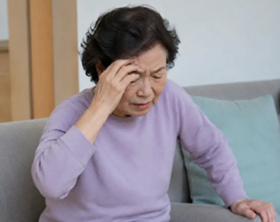 어지러워하는 여성(AI 생성 이미지)