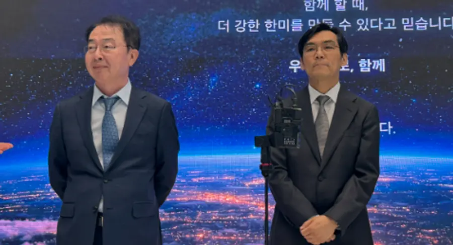 ▲김재교 한미사이언스 부회장(좌)과 황상연 한미약품 신임 대표.