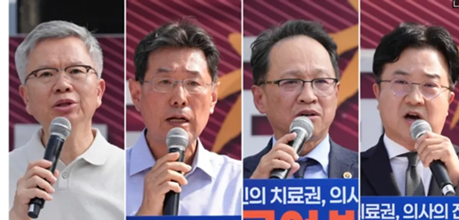  (사진왼쪽부터) 김택우 회장, 김교웅 의장, 최정섭 회장, 이태연 위원장이 대회사와 격려사, 연대사를 발언하고 있다. 