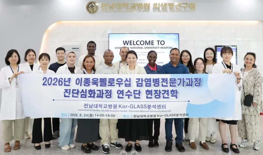 ▲전남대학교병원 의생명연구원에서 교육생들이 기념 찰칵.