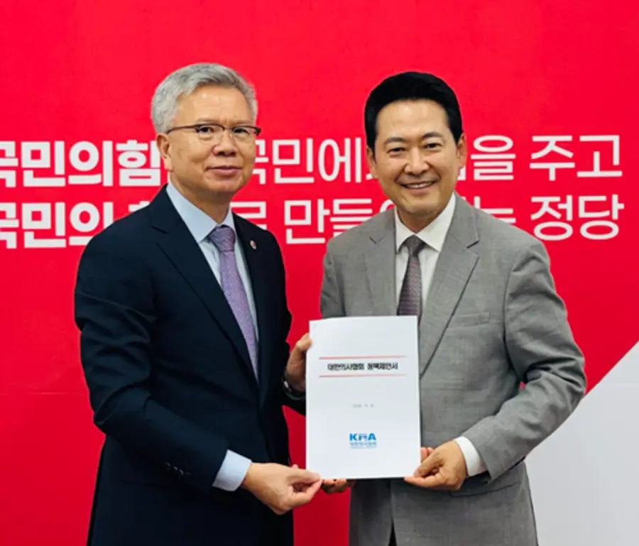 사진 : 의협 김택우 회장(우) 국민의힘 장동혁(좌) 당대표 면담