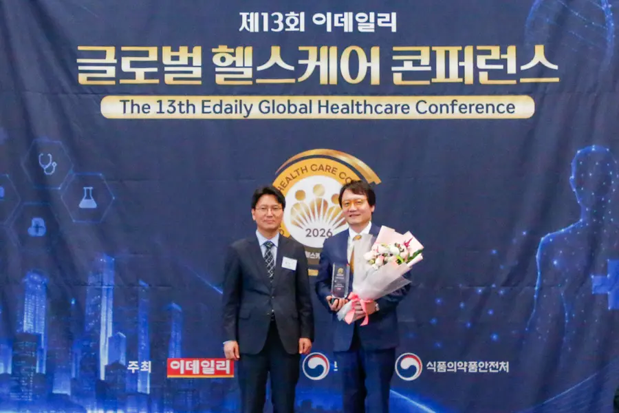 사진 : 조진만 강동경희대학교병원 기획조정실장(오른쪽)