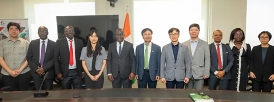 (사진) 국립암센터-코트디부아르 복지부, 코트디부아르 전립선암 조기진단 역량강화 사업 협의(코트디 복지부 장관(가운데), 차관(왼쪽 빨간 넥타이)