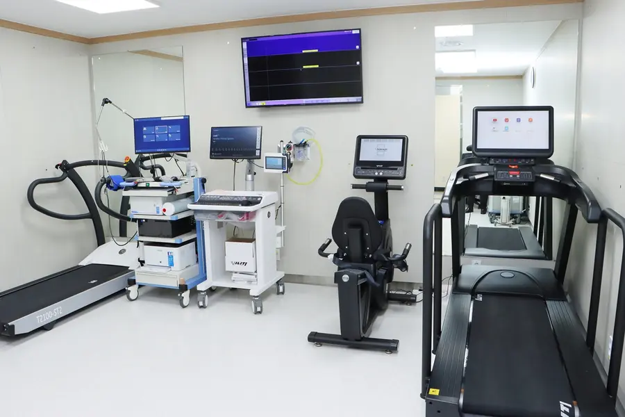 사진 : 한림대학교성심병원 심장재활센터에는 심폐운동부하검사와 환자별 맞춤 운동치료를 위한 장비들이 마련돼 있다.