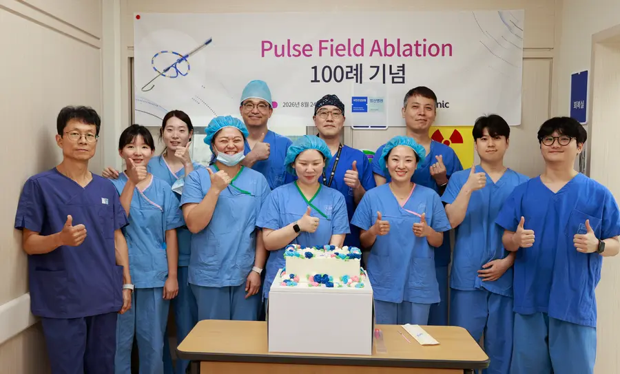 심방세동 ‘펄스장 절제술 100례 달성’ 기념 사진