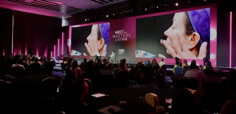 ▲콜롬비아 보고타 Hilton Bogota Corferias서 열린 '2026 Meet the Master LATAM'에서 중남미 미용성형 전문의들이 참석, 안면 시술 시연이 대형 스크린을 통해 생중계됐다.